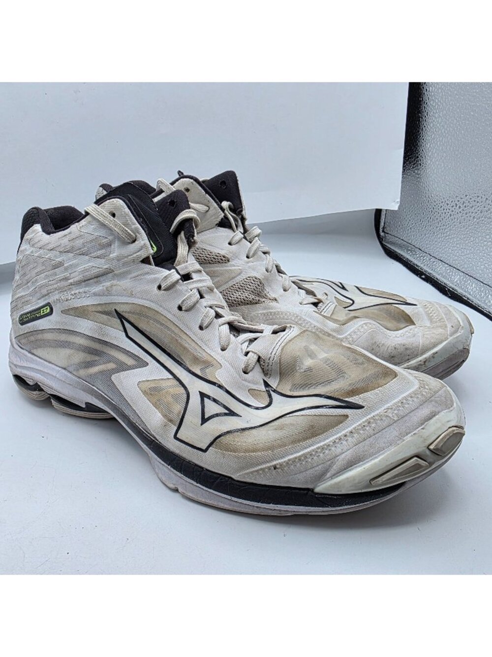 Mizuno Wave Lightning Z7 Mens Size 11 Volleyball Shoes White Black Sneakers